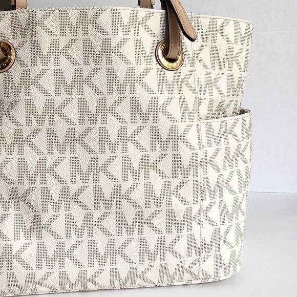 Michael Kors Handbags - ✨SOLD✨Michael Kors Tote